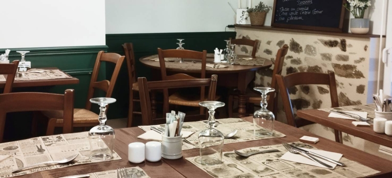 Le restaurant - Le Vieux Cèdre - restaurant LE DORAT - Restaurant Magnac Laval